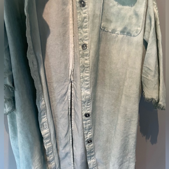 Cold shoulder distressed long button down by Umgee USA - Picture 6 of 8